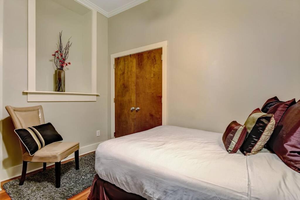 Loft Steps From City Hall And River Streets Savannah Exteriör bild