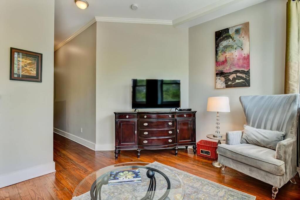 Loft Steps From City Hall And River Streets Savannah Exteriör bild